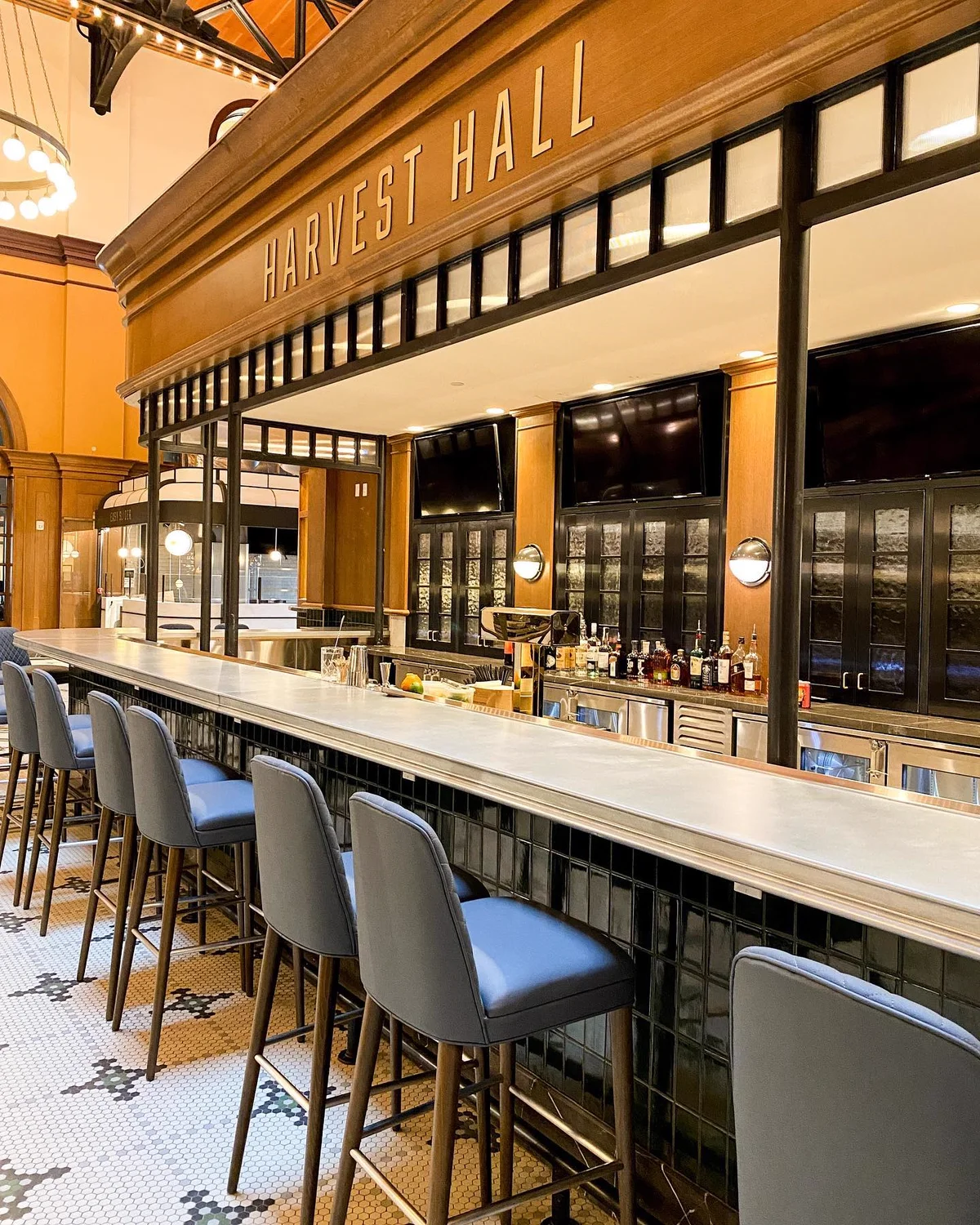 Custom cast zinc bartop by La Bastille